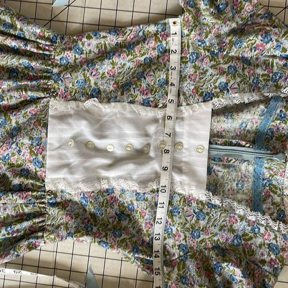 Vintage/handmade ca1976 dress w overskirt to celebrate bicentennial, blue calico - Picture 10 of 13
